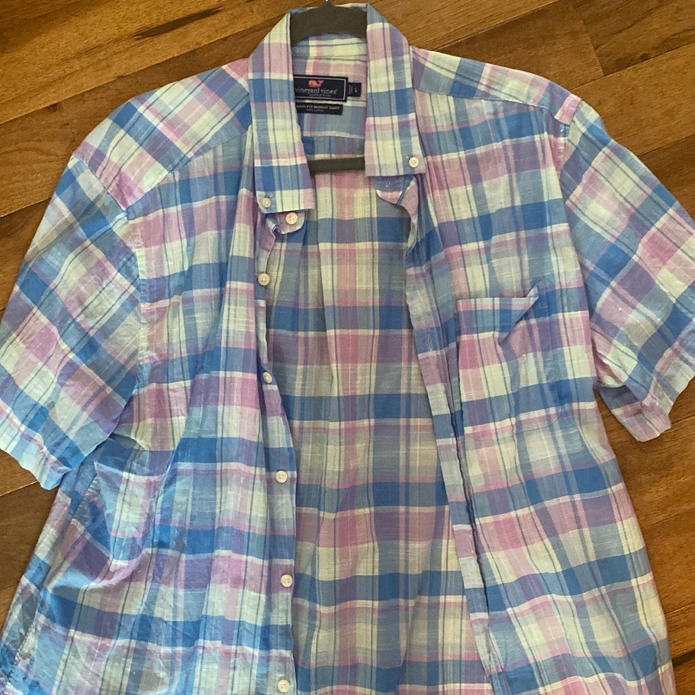 Vineyard Vines classic fit Murray shirt. Adult L